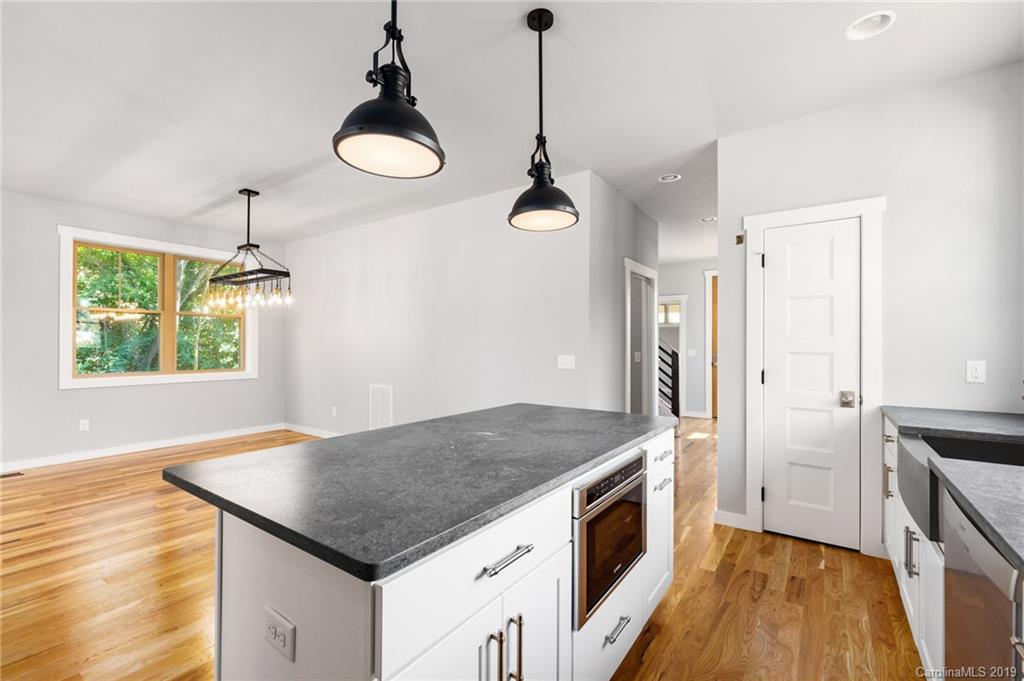 14 Lamb Avenue Asheville NC 28806