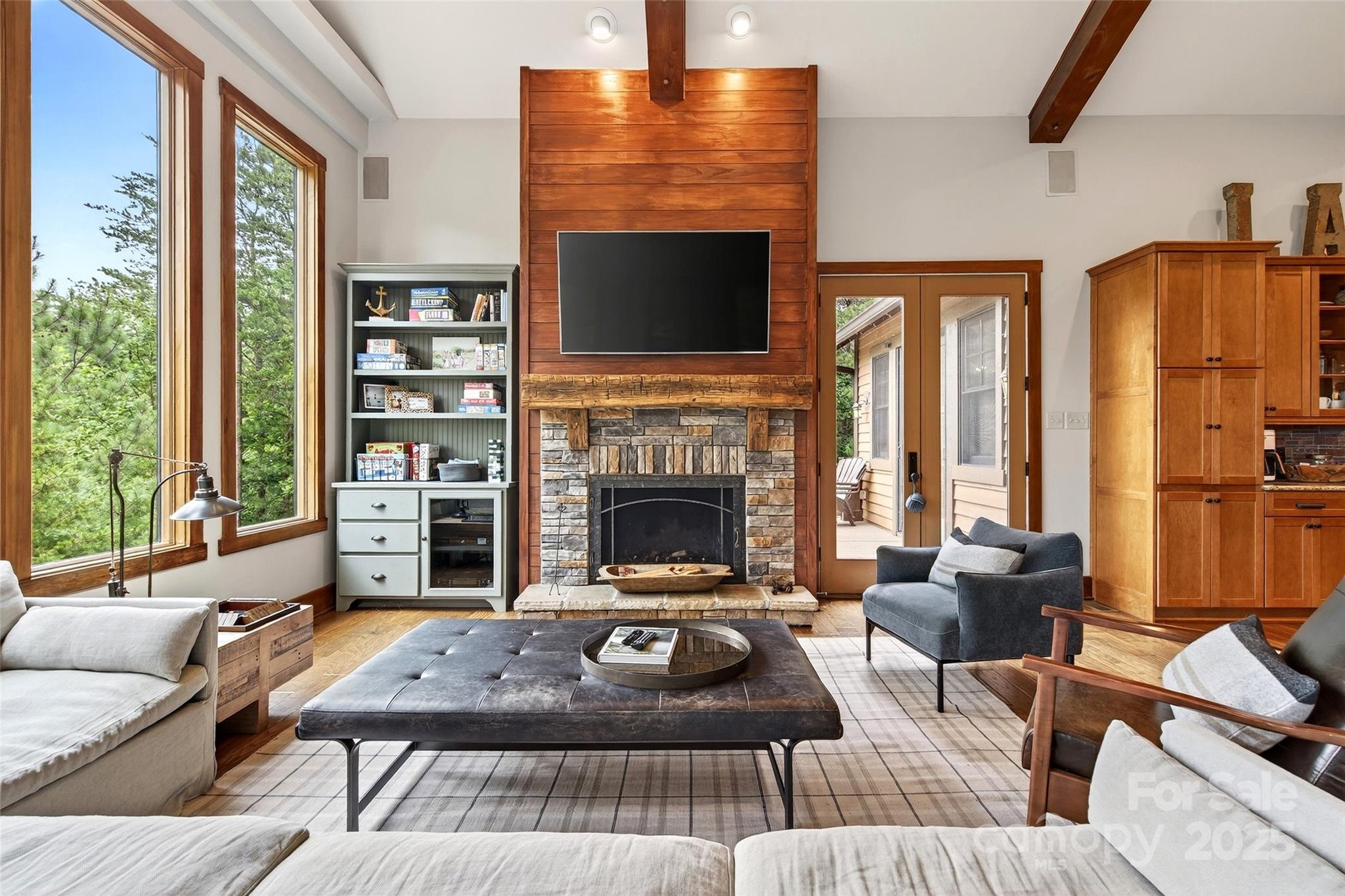 1077 Ten Whigs Ridge Nebo NC 28761