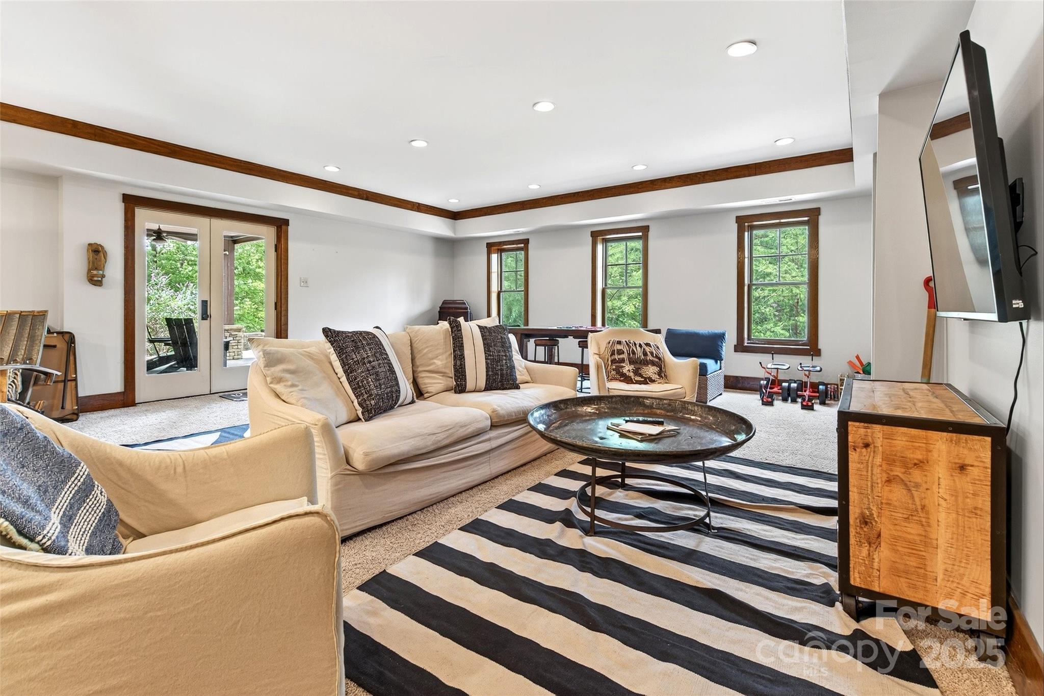 1077 Ten Whigs Ridge Nebo NC 28761