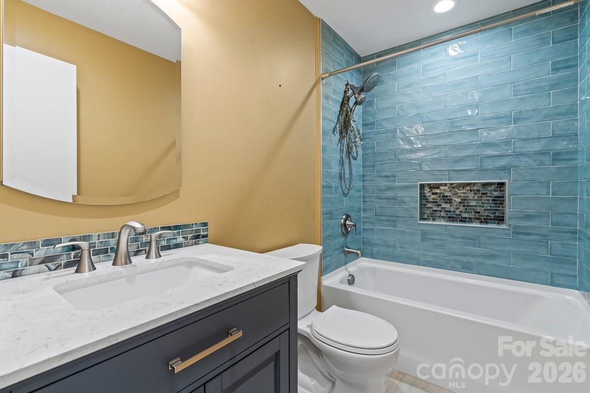1717 Woodvalley Drive Charlotte NC 28216