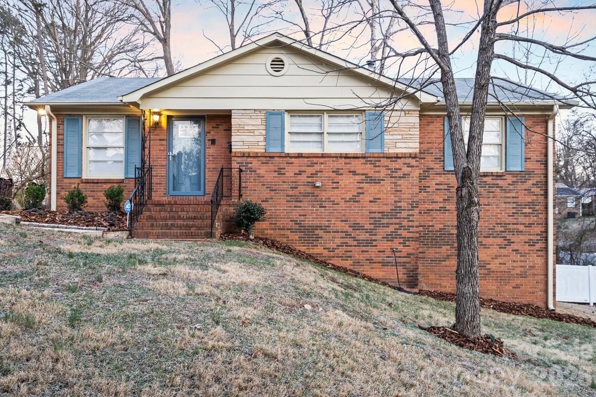 1717 Woodvalley Drive Charlotte NC 28216