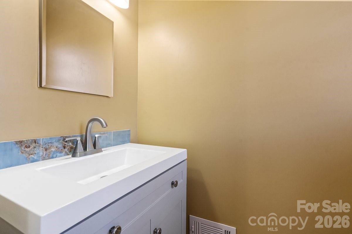1717 Woodvalley Drive Charlotte NC 28216
