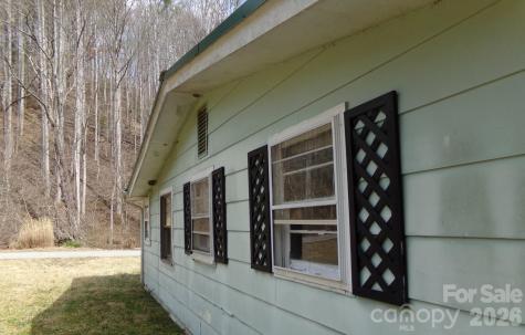 1905 Little Creek Road Burnsville NC 28714