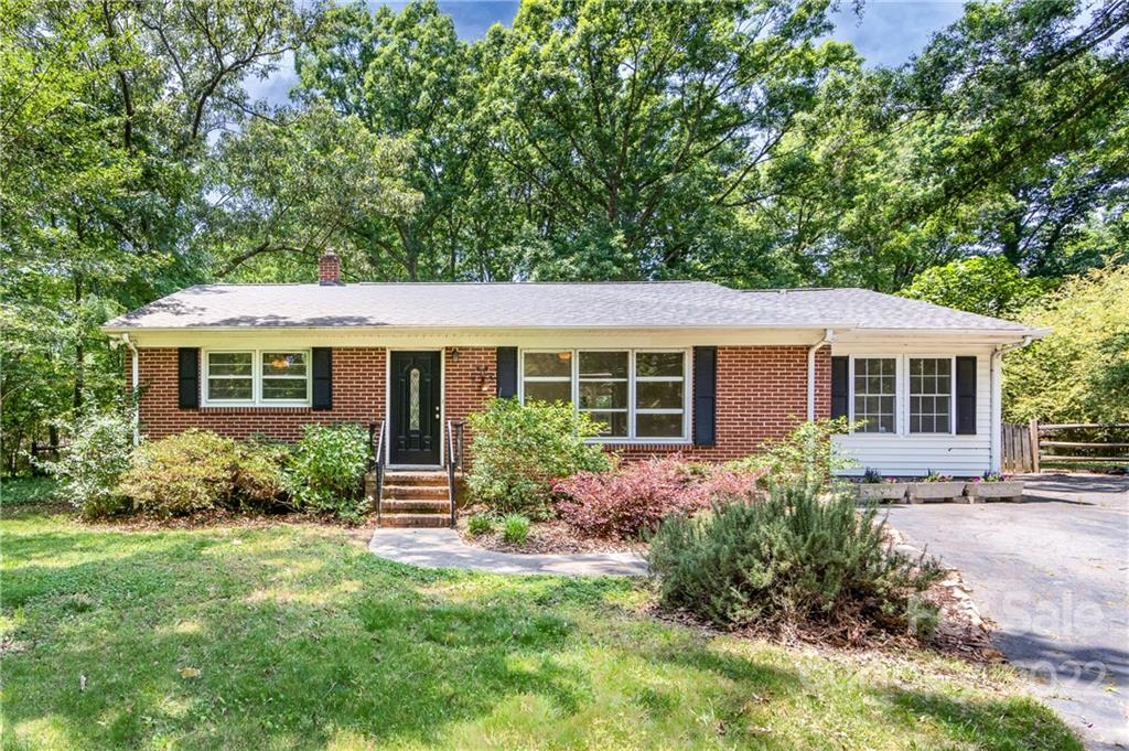 5038 Lochlain Drive Charlotte NC 28217