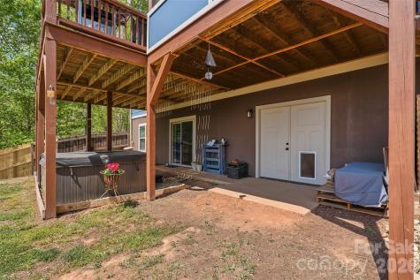 4 Oak Mountain Drive Leicester NC 28748