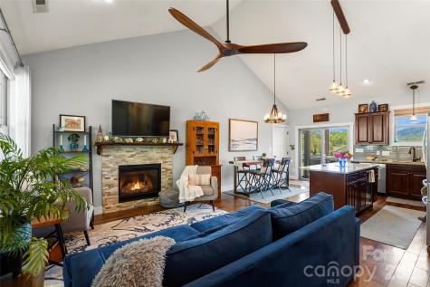 4 Oak Mountain Drive Leicester NC 28748