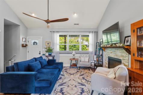 4 Oak Mountain Drive Leicester NC 28748