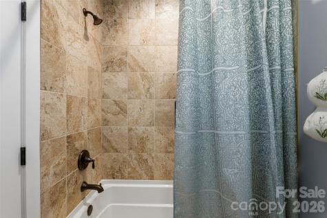 4 Oak Mountain Drive Leicester NC 28748