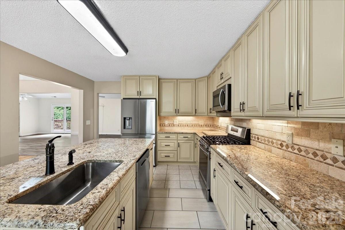 148 Miss Ellie Lane Gastonia NC 28056