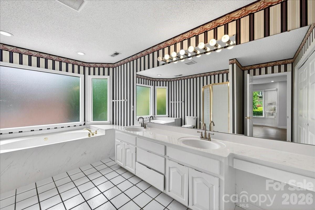 148 Miss Ellie Lane Gastonia NC 28056