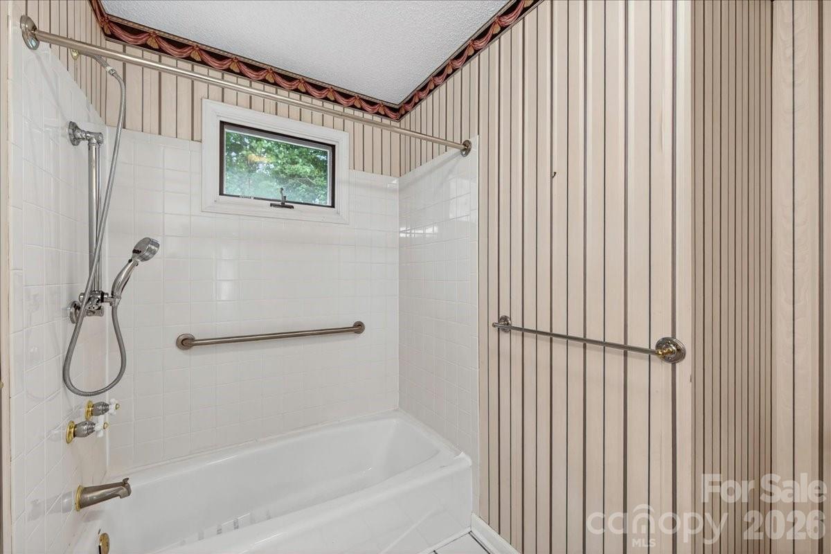 148 Miss Ellie Lane Gastonia NC 28056
