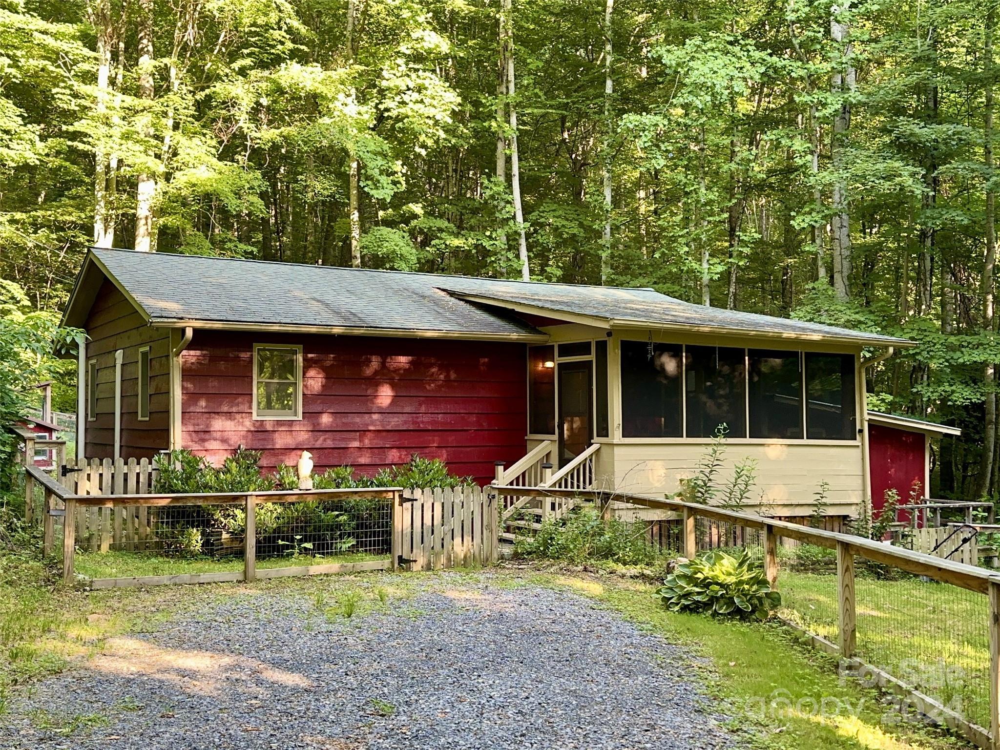 620 Apple Creek Road Waynesville NC 28786