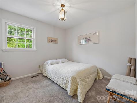 208 Applecross Lane Hendersonville NC 28791