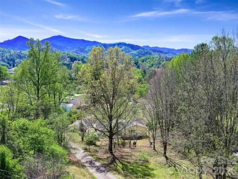 261 Shady Oak Road Burnsville NC 28714