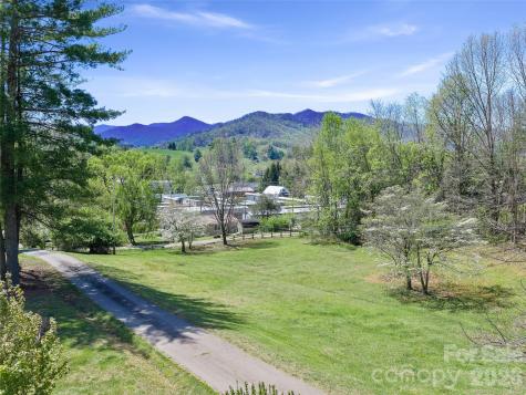 261 Shady Oak Road Burnsville NC 28714