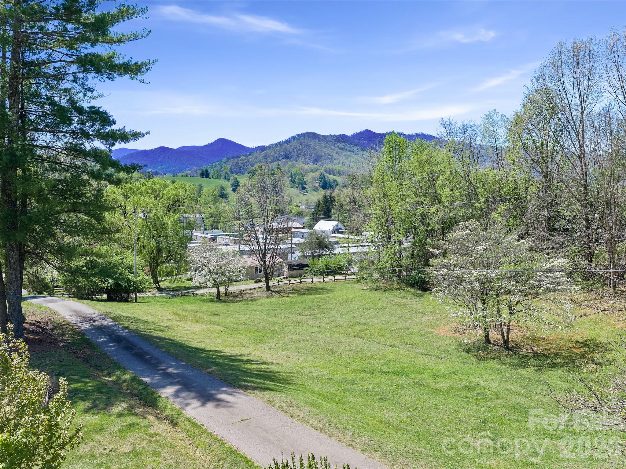261 Shady Oak Road Burnsville NC 28714