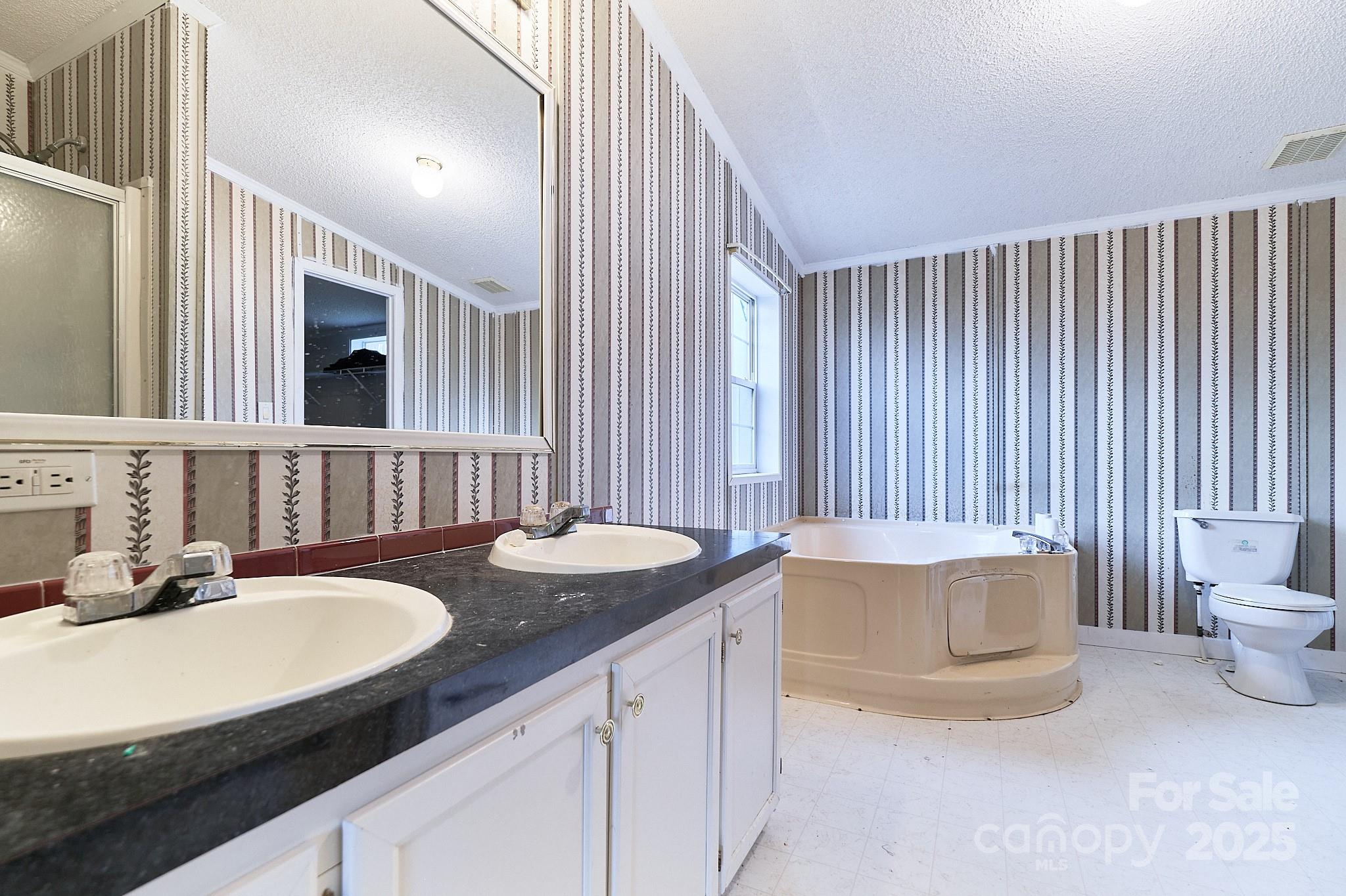 242 Granite Ridge Lane Winston Salem NC 27107