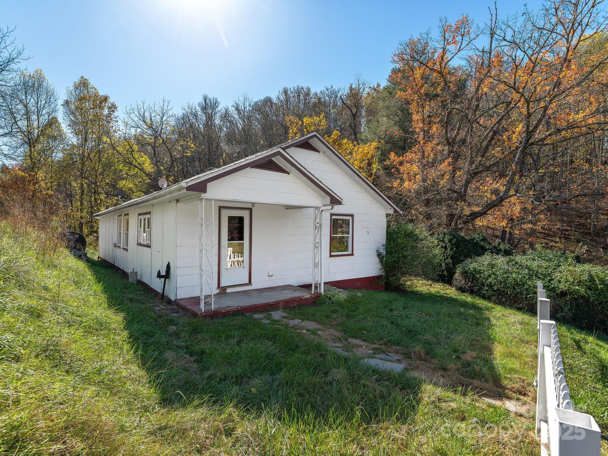 372 + 424 Ban The Blues Lane Mars Hill NC 28754