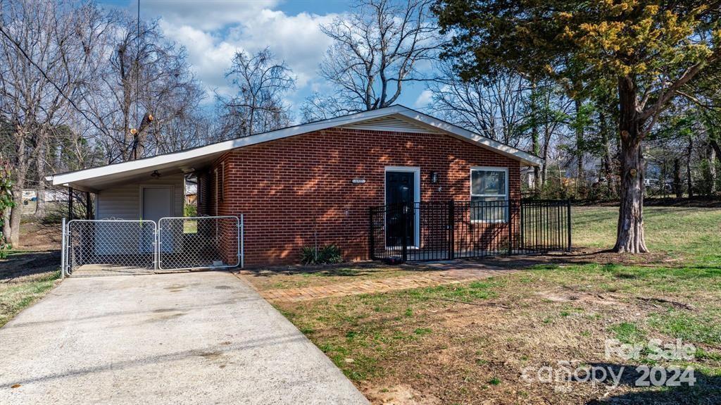 1327 F Avenue SE Hickory NC 28602