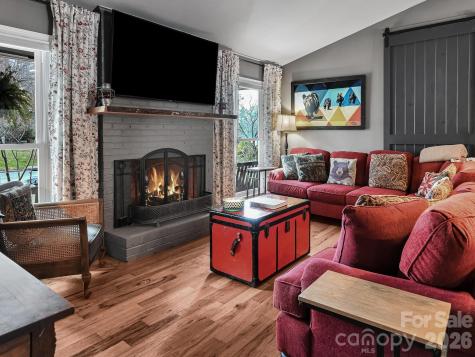 17 Marlwood Court Asheville NC 28804