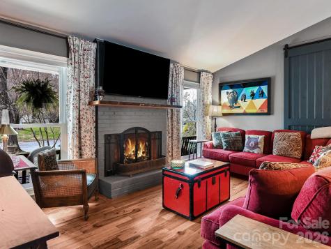 17 Marlwood Court Asheville NC 28804