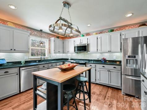 17 Marlwood Court Asheville NC 28804