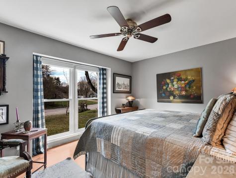 17 Marlwood Court Asheville NC 28804