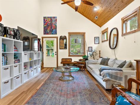 9 Reynolds Road Asheville NC 28806