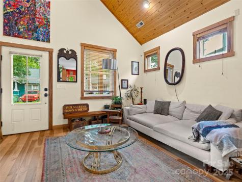 9 Reynolds Road Asheville NC 28806