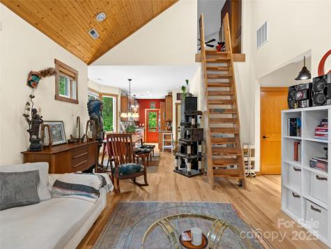 9 Reynolds Road Asheville NC 28806