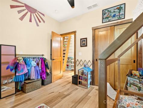 9 Reynolds Road Asheville NC 28806