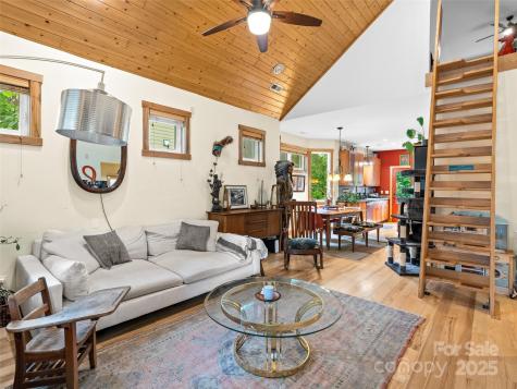 9 Reynolds Road Asheville NC 28806