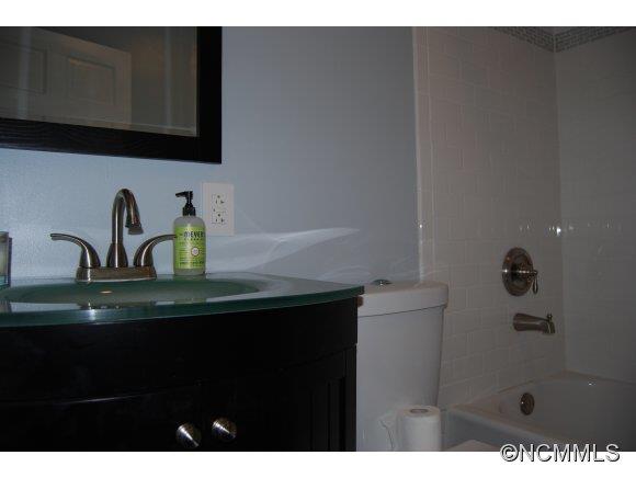 205 Courtland Place Asheville NC 28801