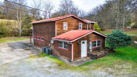 1137 Saunders Road Franklin NC 28734