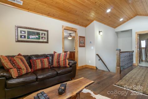 596 N Ridge Runner Road Burnsville NC 28714