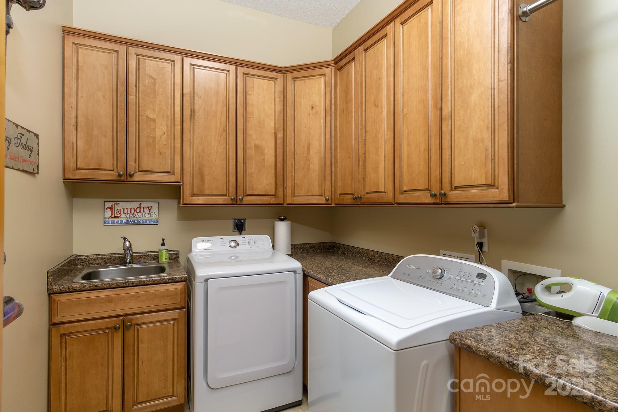 596 N Ridge Runner Road Burnsville NC 28714