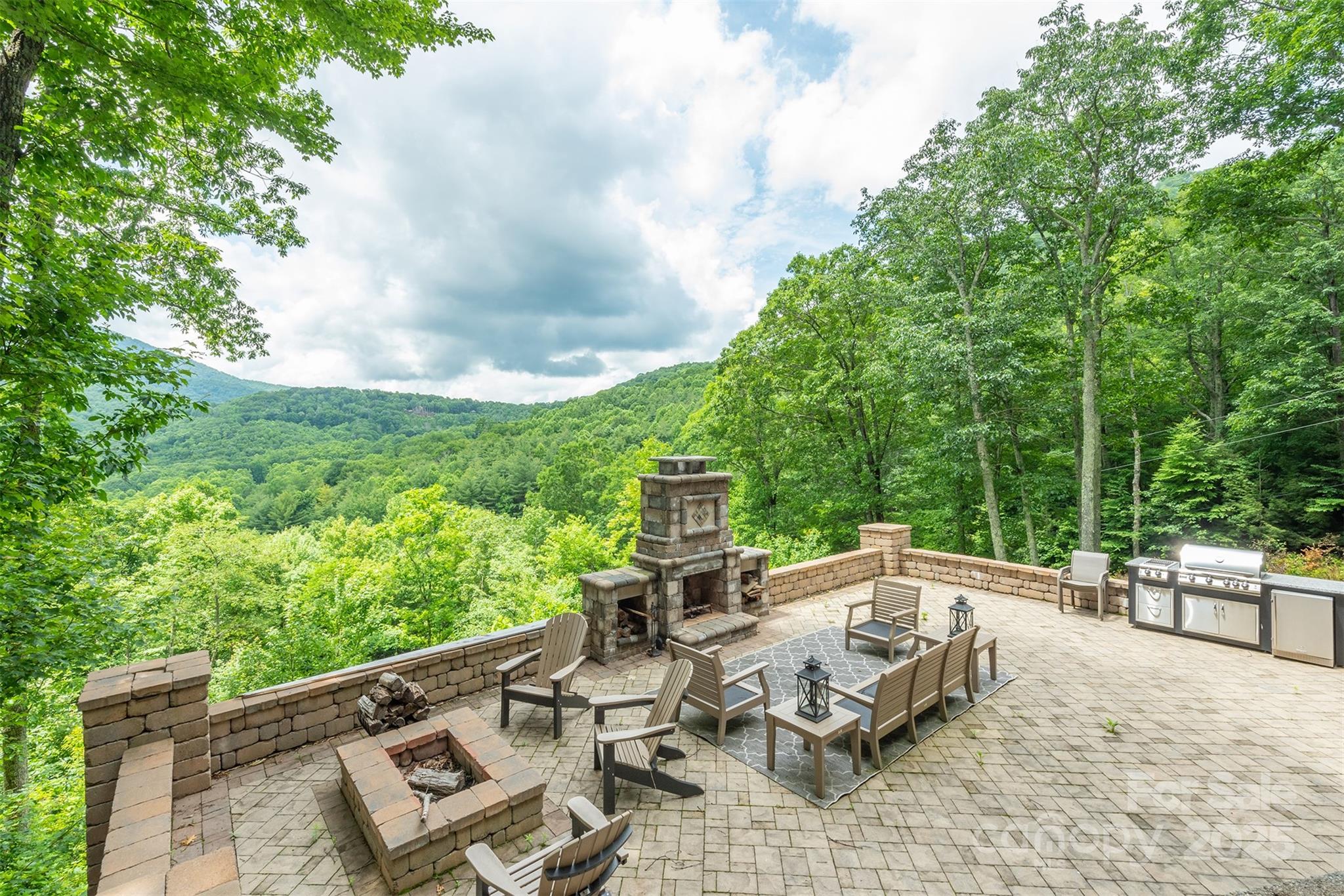596 N Ridge Runner Road Burnsville NC 28714