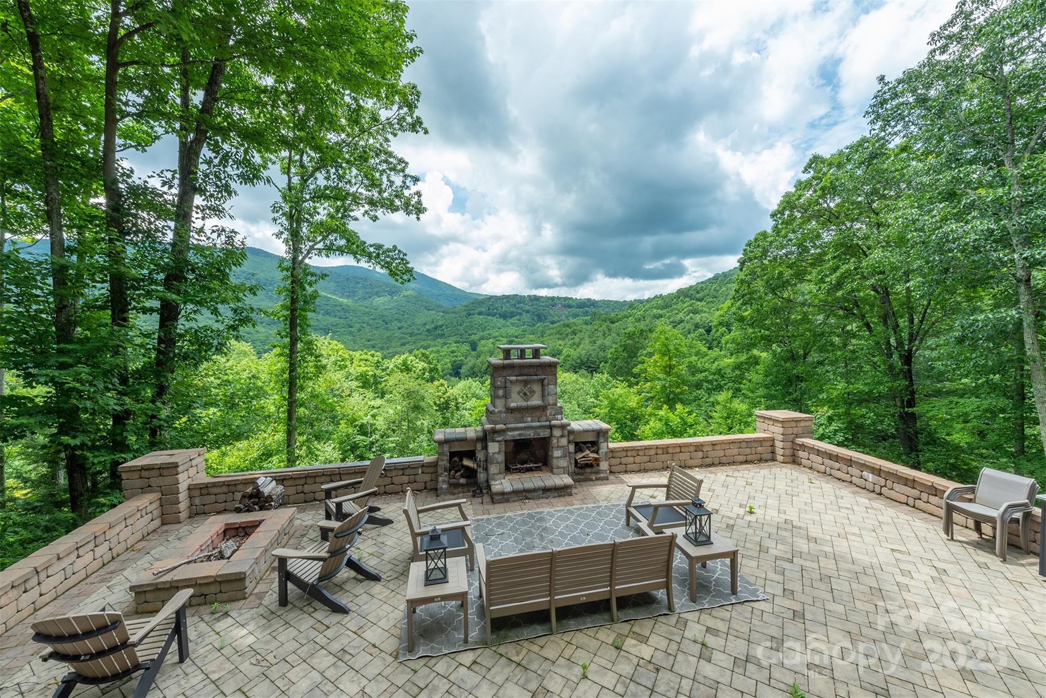 596 N Ridge Runner Road Burnsville NC 28714