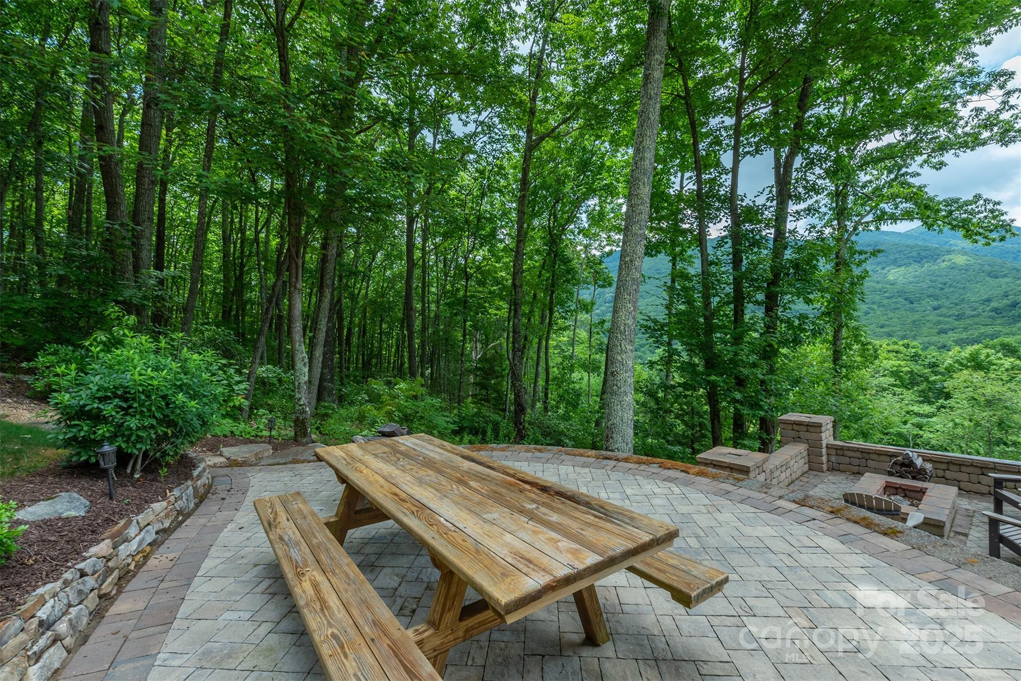 596 N Ridge Runner Road Burnsville NC 28714