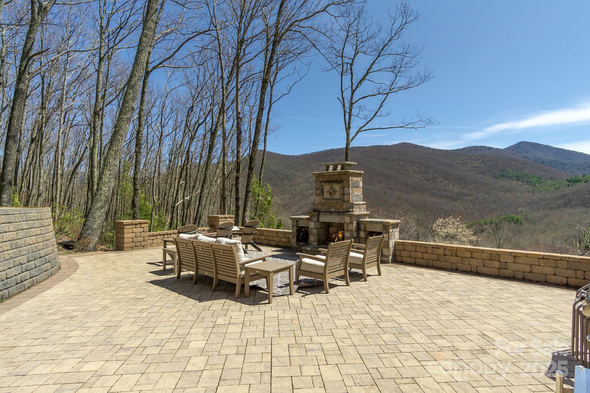 596 N Ridge Runner Road Burnsville NC 28714