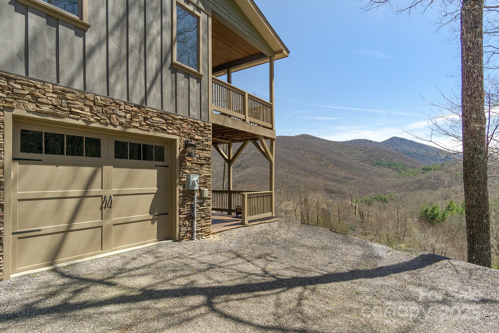 596 N Ridge Runner Road Burnsville NC 28714