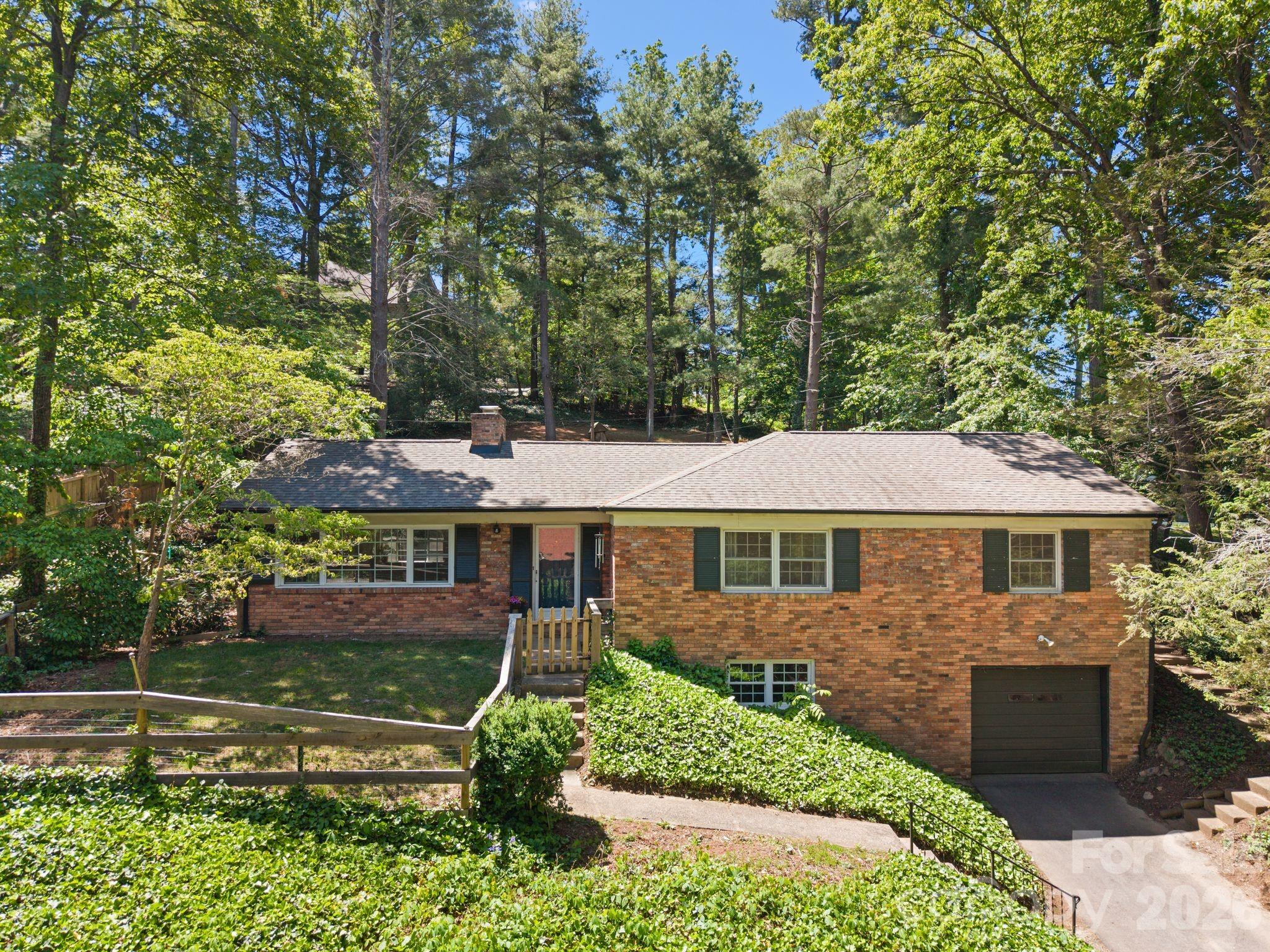 24 Warwick Place Asheville NC 28804