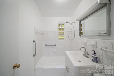 24 Warwick Place Asheville NC 28804