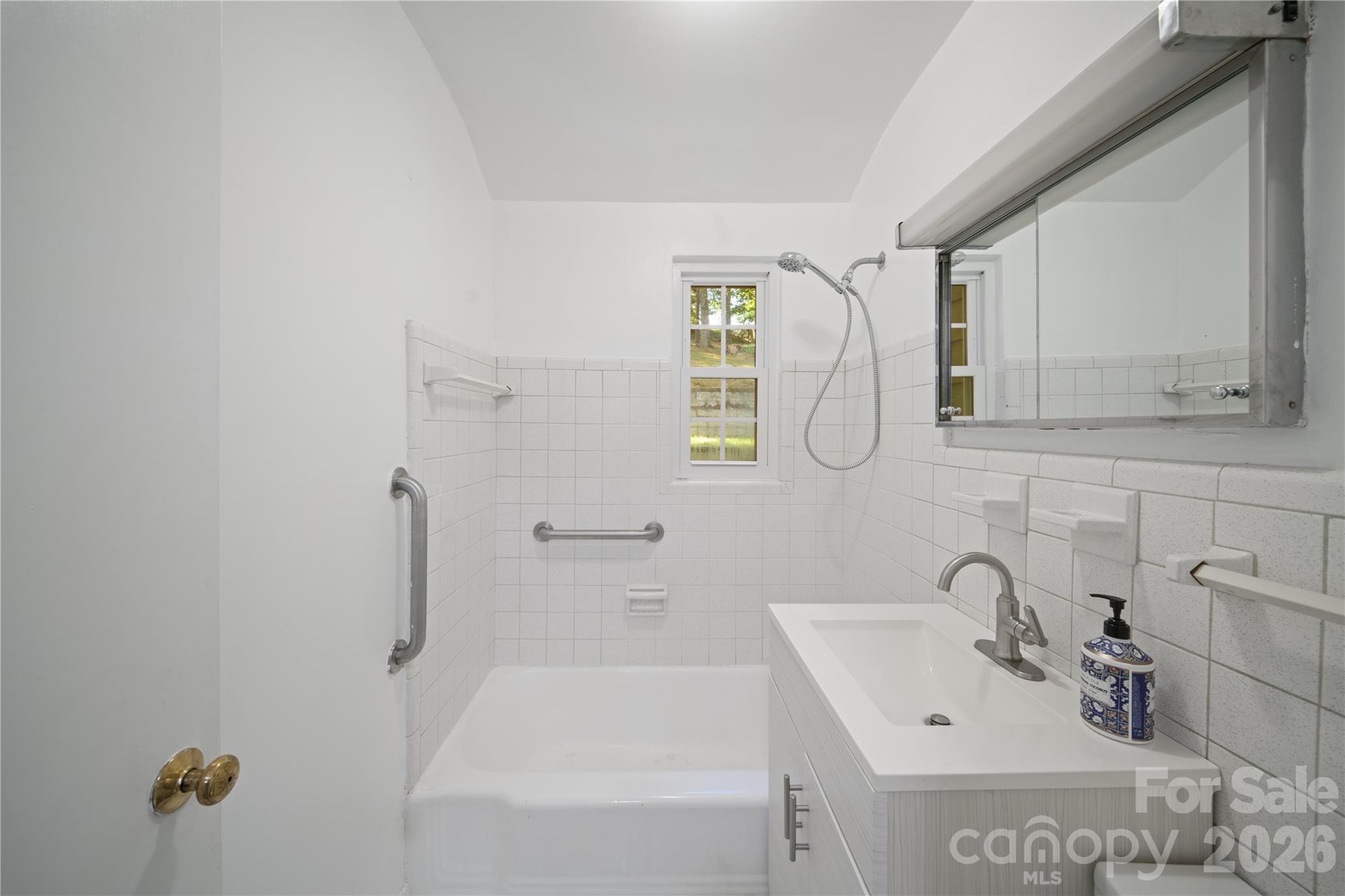 24 Warwick Place Asheville NC 28804