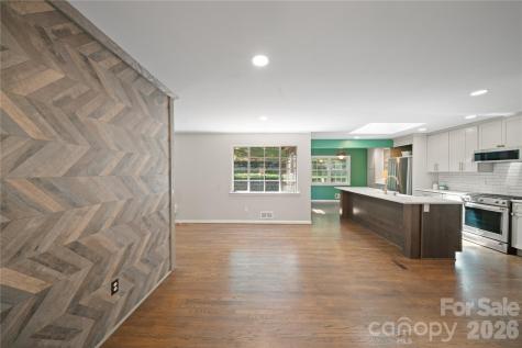24 Warwick Place Asheville NC 28804