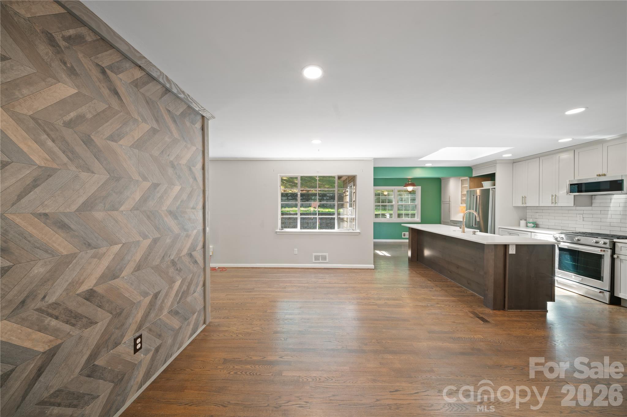 24 Warwick Place Asheville NC 28804