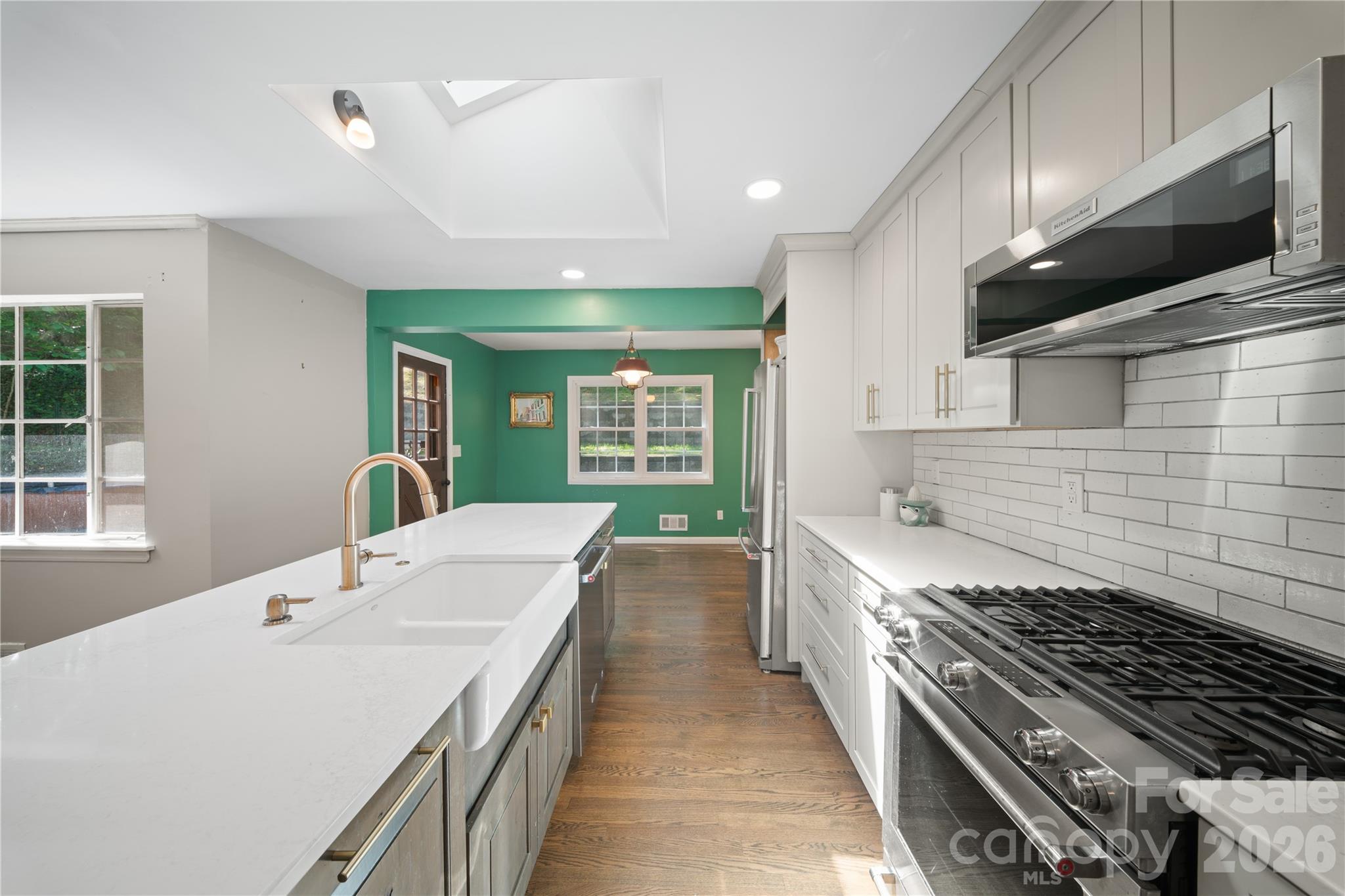 24 Warwick Place Asheville NC 28804