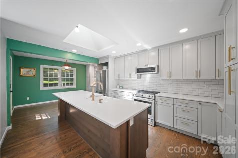 24 Warwick Place Asheville NC 28804