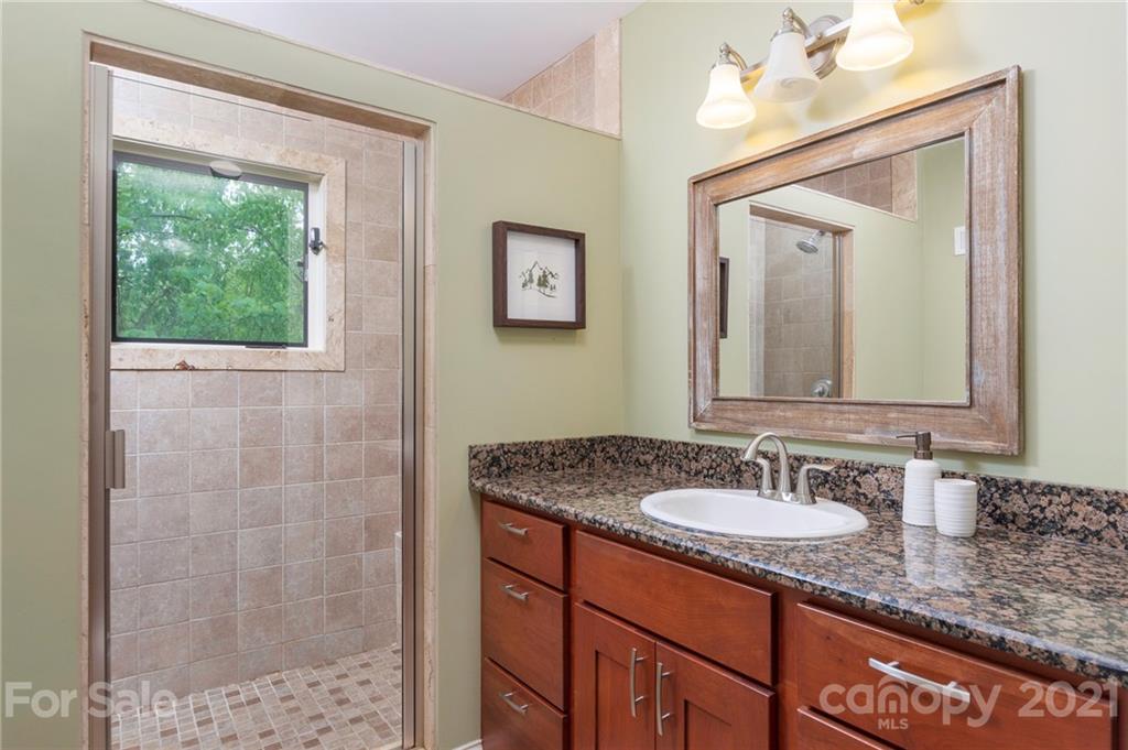 106 Estes Court Asheville NC 28806