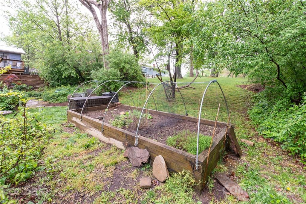 106 Estes Court Asheville NC 28806